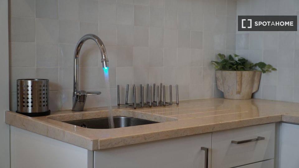 Apartment Lisbon, 3 beds, 135m² — photo 19