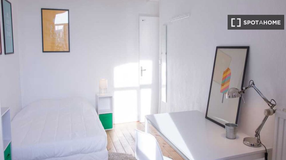 Double room Lille, 3 beds, 60m² — photo 15