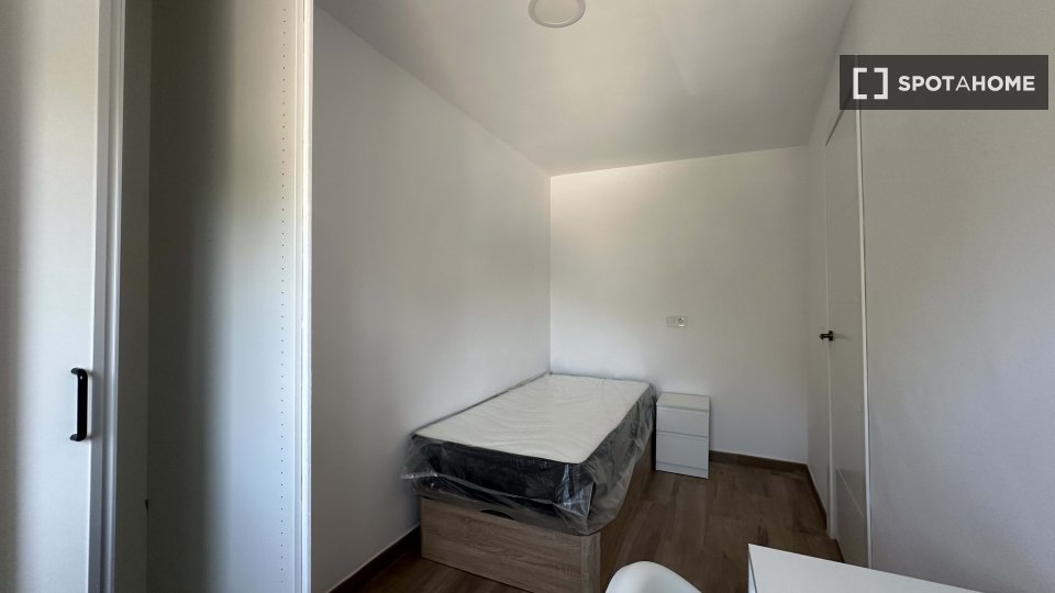 Double room Valencia, 4 beds, 74m² — photo 7