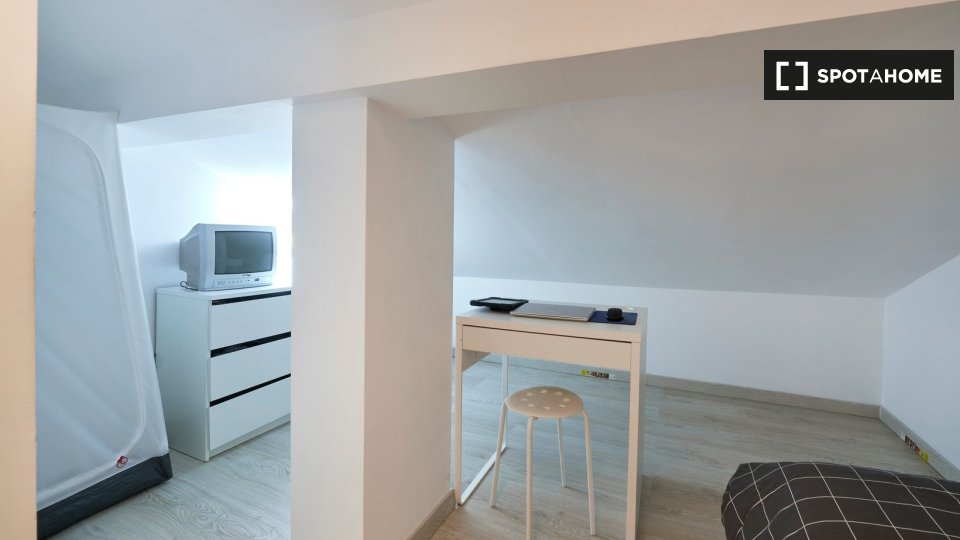Double room Lisbon, 9 beds — photo 8