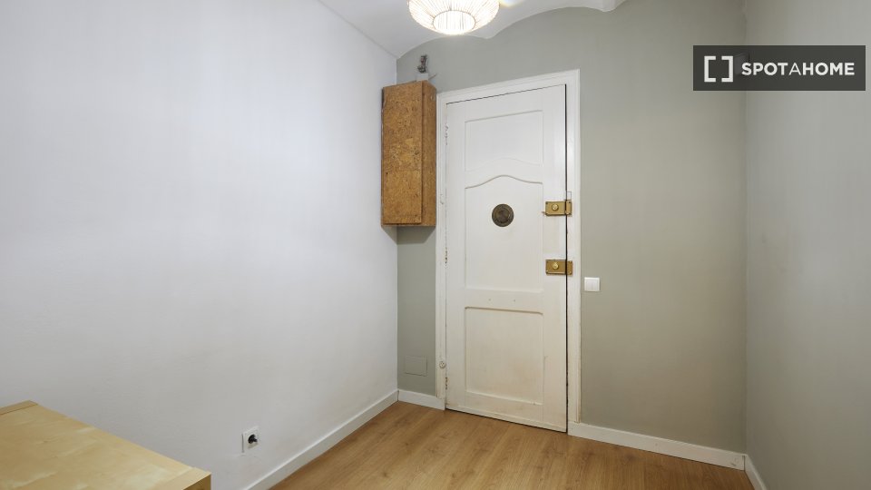 Apartment Barcelona, 3 beds, 71m² — photo 16