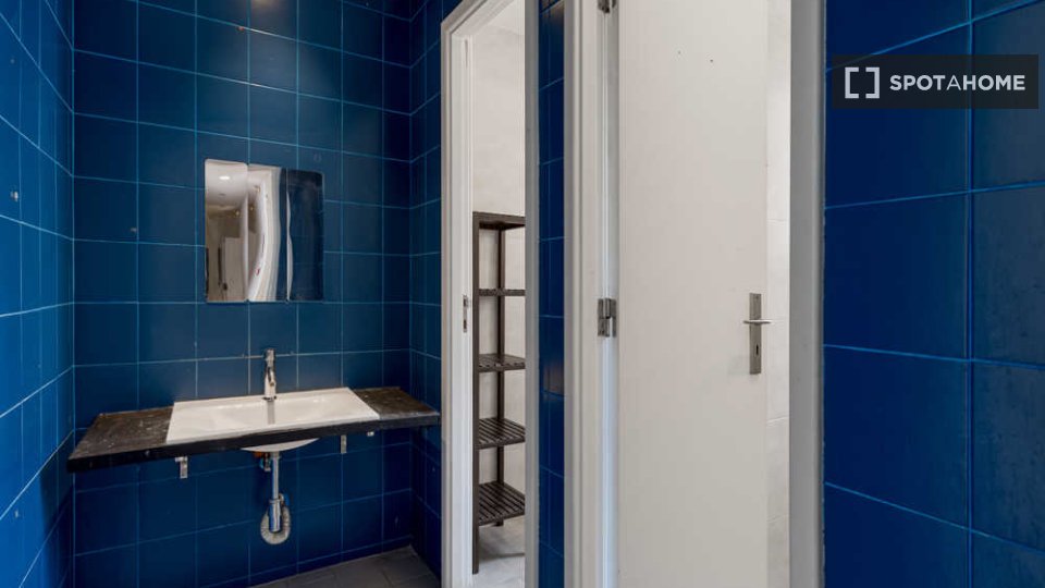 Double room Lisbon, 13 beds — photo 24