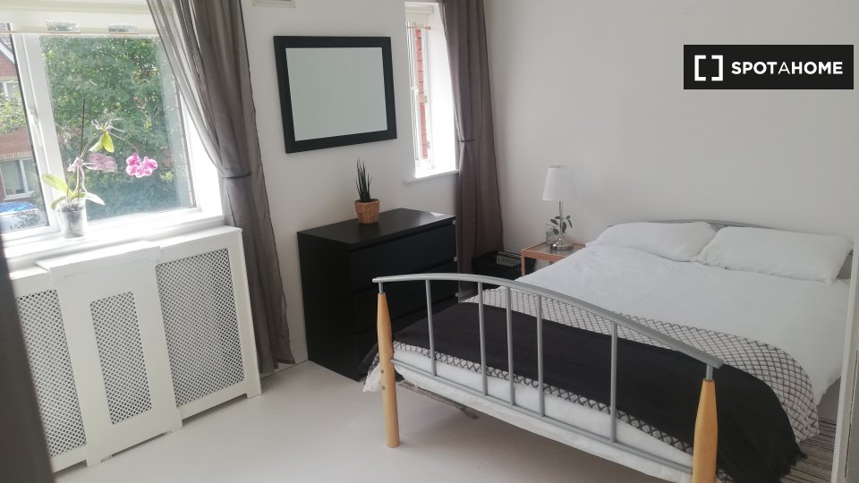 Double room Dublin, 2 beds, 82m² — photo 1