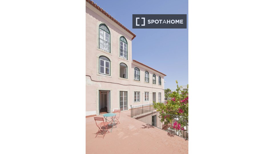 Double room Lisbon, 13 beds — photo 14
