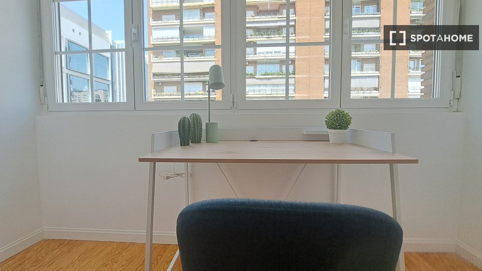 Double room Madrid, 14 beds, 200m² — photo 5