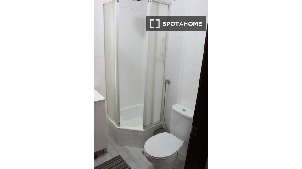 Double room Lisbon, 3 beds, 120m² — photo 6