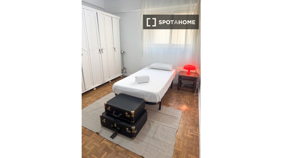 Double room Madrid, 3 beds, 120m² — photo 20