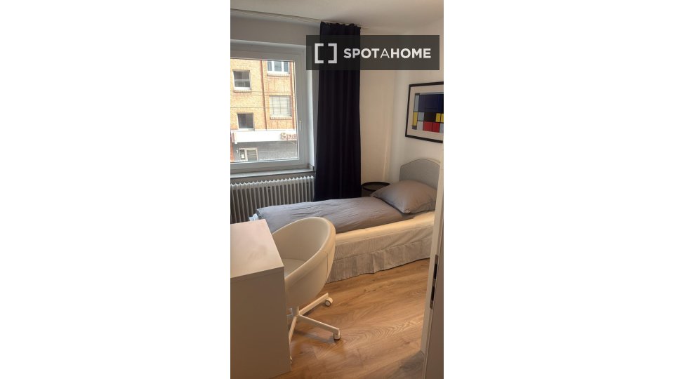 Double room Dusseldorf, 4 beds, 100m² — photo 20