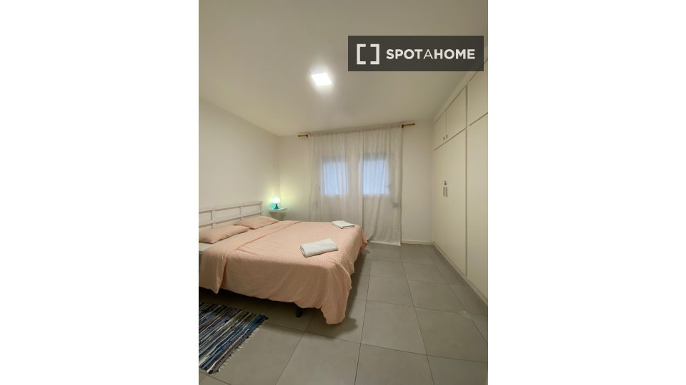 Double room Barcelona, 3 beds, 70m² — photo 8