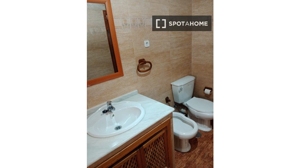 Double room Madrid, 4 beds, 100m² — photo 15