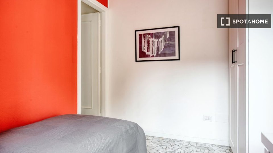 Double room Milan, 3 beds — photo 1