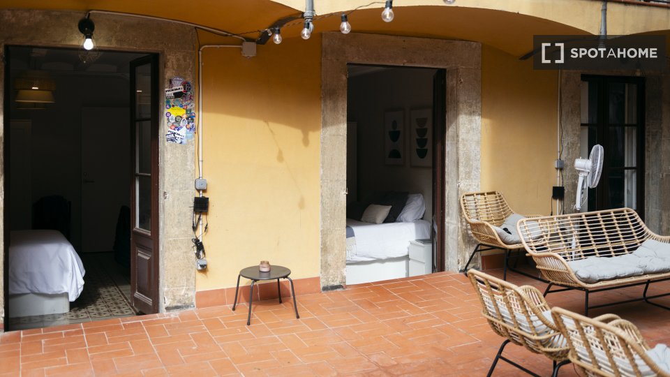 Double room Barcelona, 5 beds, 140m² — photo 24