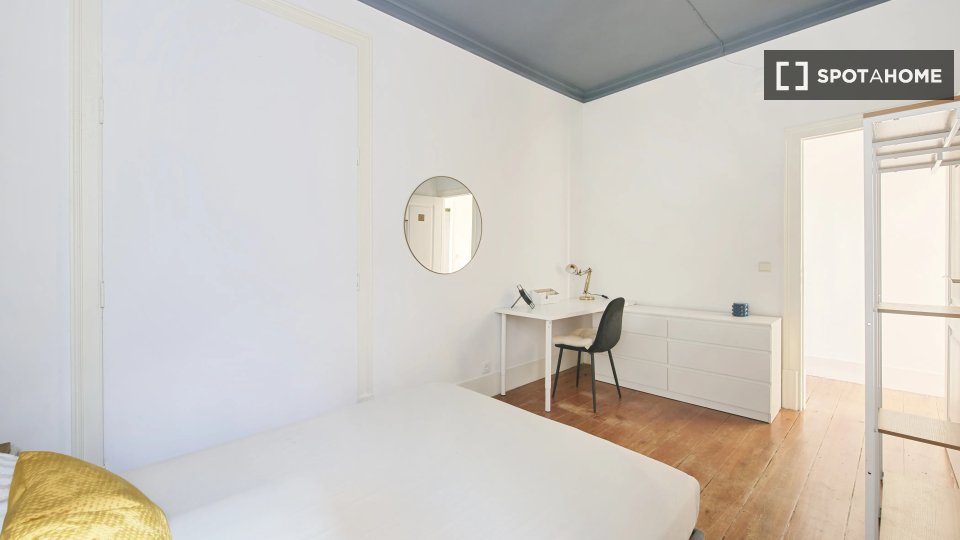 Double room Lisbon, 4 beds — photo 8