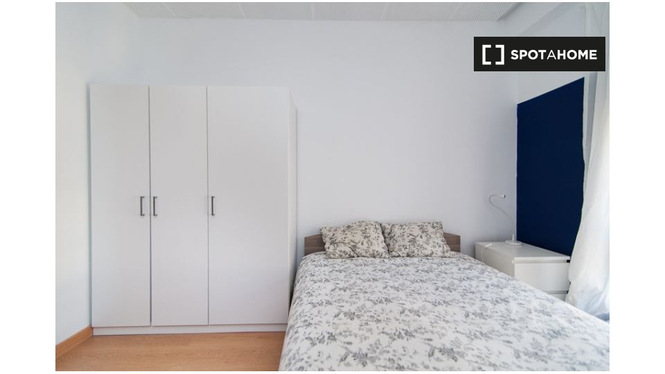 Double room Madrid, 7 beds, 140m² — photo 15