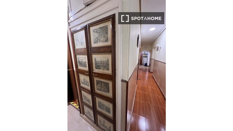 Double room Madrid, 8 beds, 275m² — photo 19