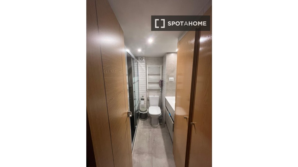 Double room Madrid, 3 beds, 75m² — photo 4