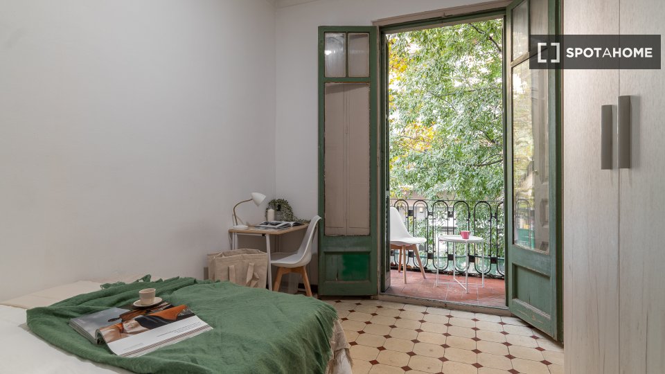 Double room Barcelona, 7 beds, 121m² — photo 6