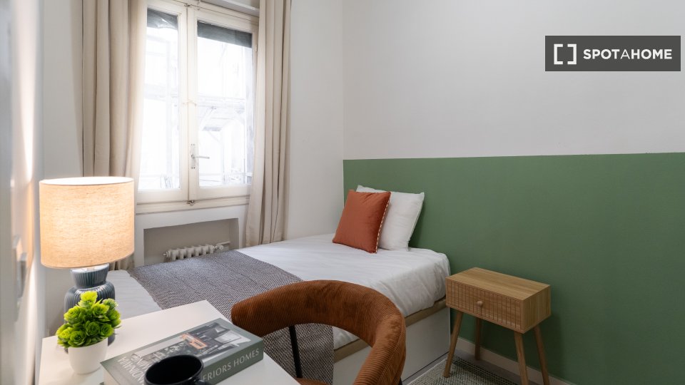 Double room Madrid, 6 beds — photo 12