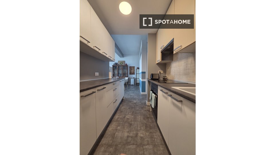 Double room Madrid, 2 beds, 75m² — photo 3