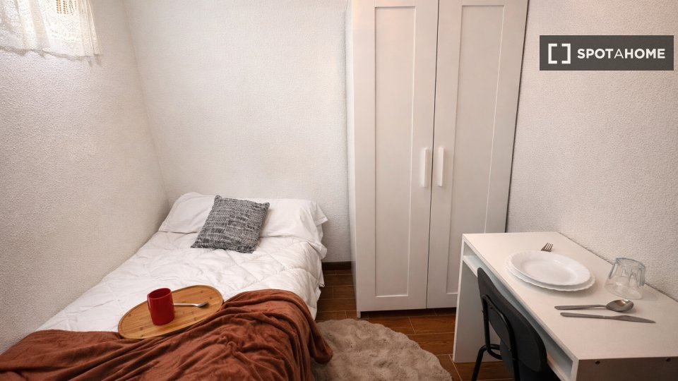 Double room Madrid, 4 beds, 75m² — photo 7