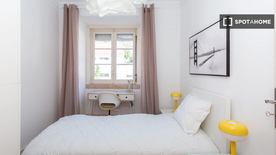 Double room Lisbon, 4 beds — photo 10