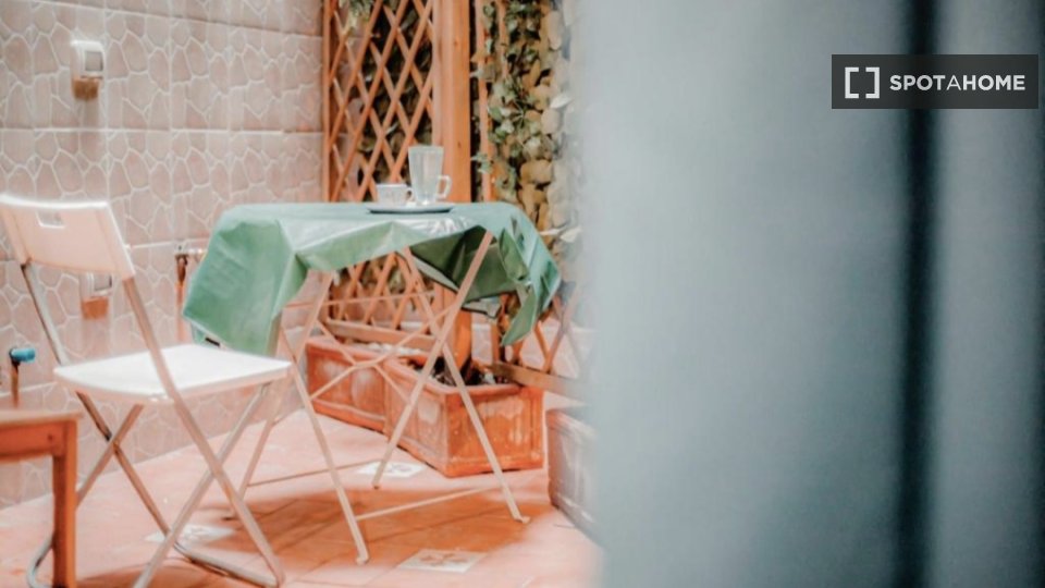 Double room Naples, 2 beds — photo 8