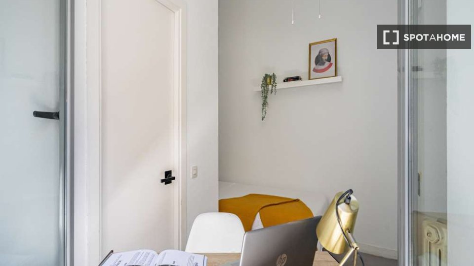 Double room Madrid, 68 beds, 2620m² — photo 19