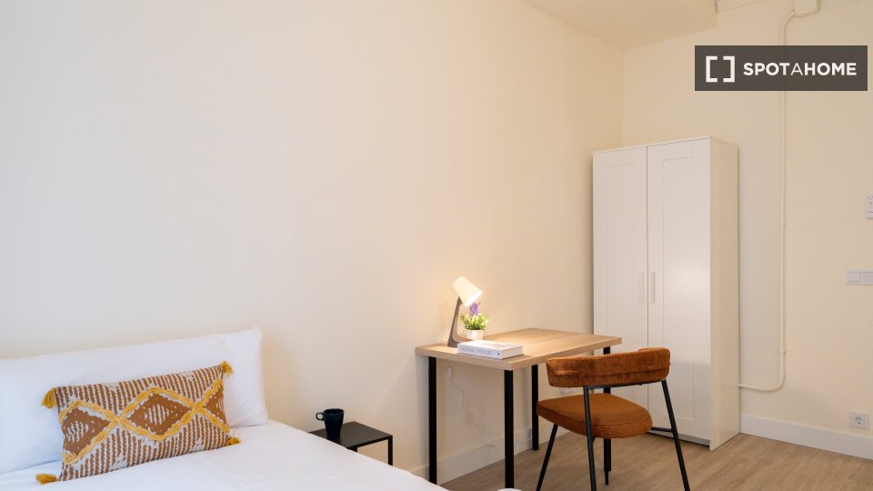 Double room Madrid, 9 beds — photo 16