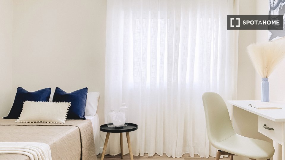 Double room Alicante, 5 beds — photo 12