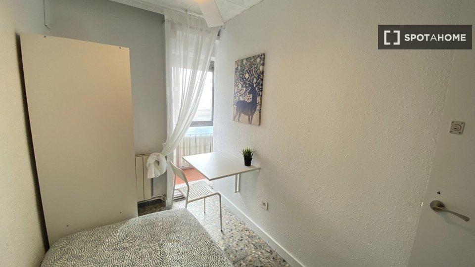 Double room Madrid, 5 beds — photo 3