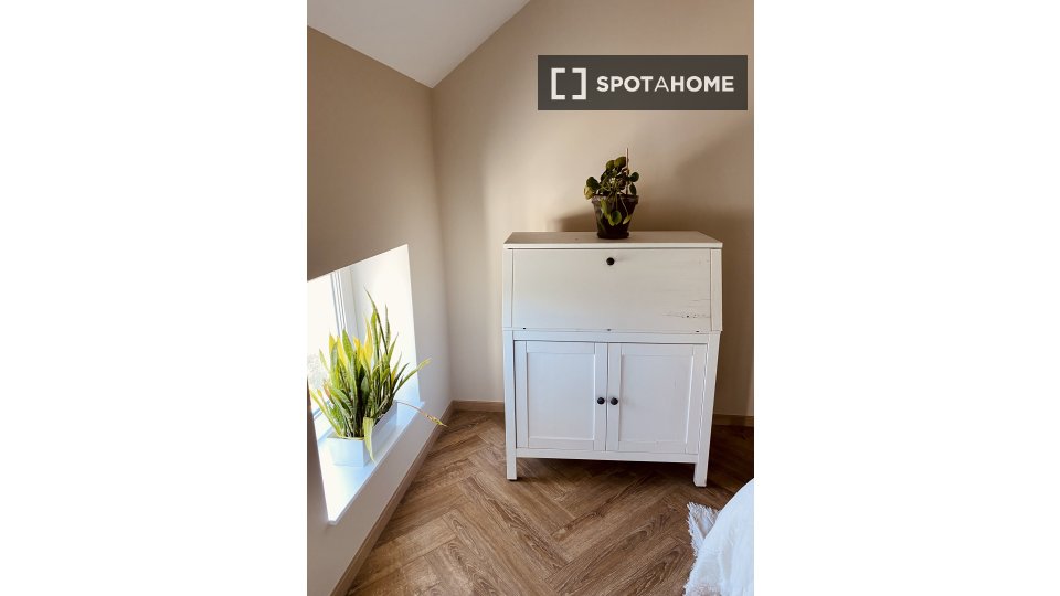 Double room Brussels, 3 beds, 200m² — photo 18