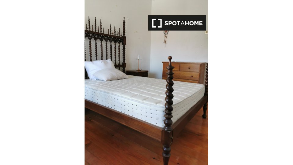 Double room Lisbon, 5 beds — photo 1