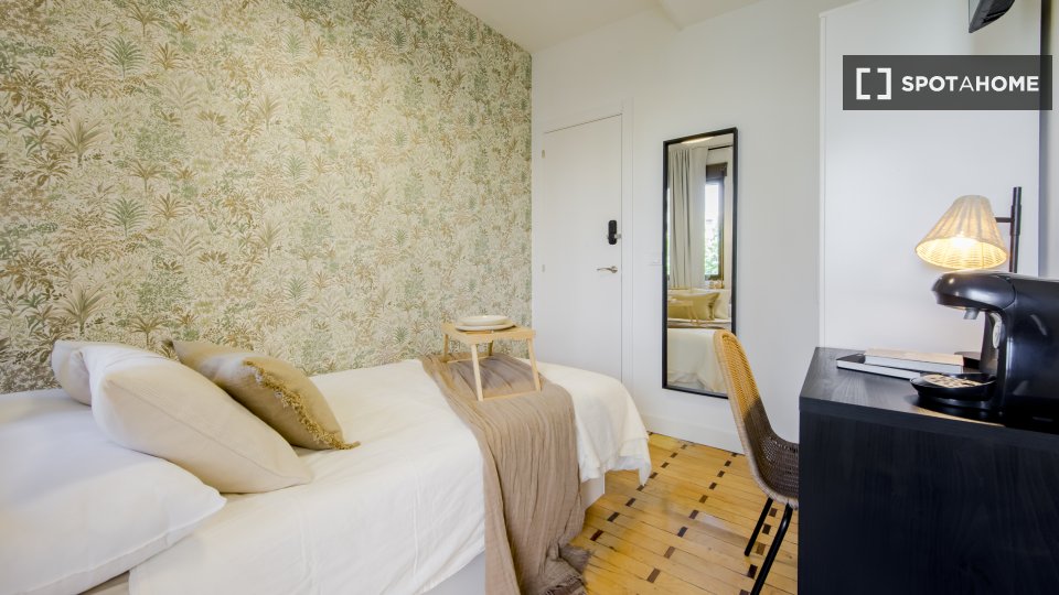 Double room Madrid, 7 beds, 135m² — photo 3
