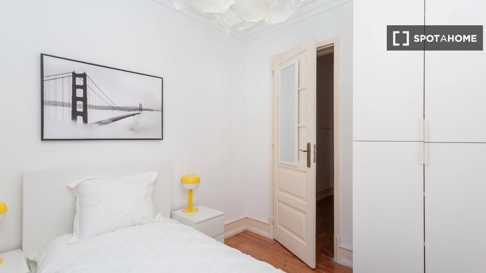 Double room Lisbon, 4 beds — photo 11