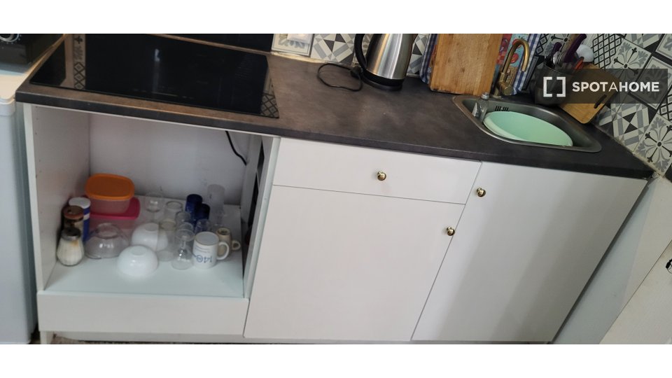 Double room Lille, 1 bed, 18m² — photo 4
