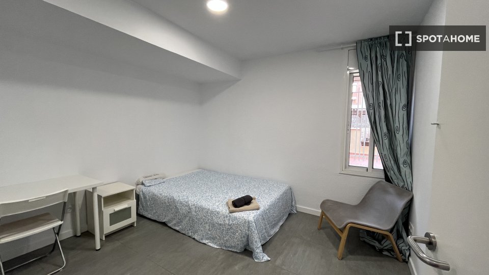 Double room Barcelona, 13 beds, 290m² — photo 8