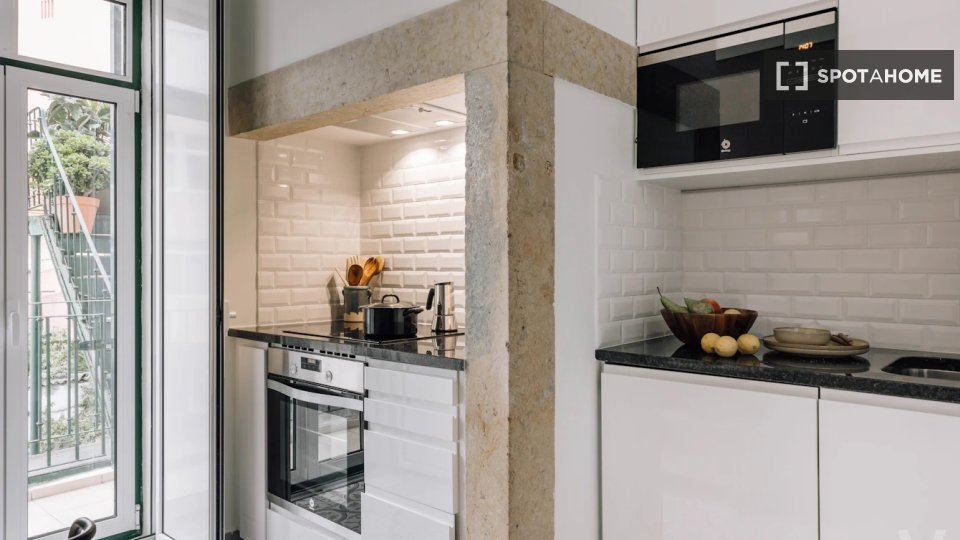 Apartment Lisbon, 2 beds, 115m² — photo 19