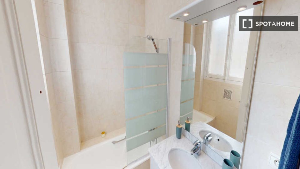 Double room Paris, 8 beds, 200m² — photo 16