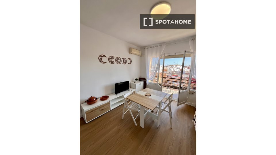 Double room Valencia, 2 beds, 85m² — photo 5