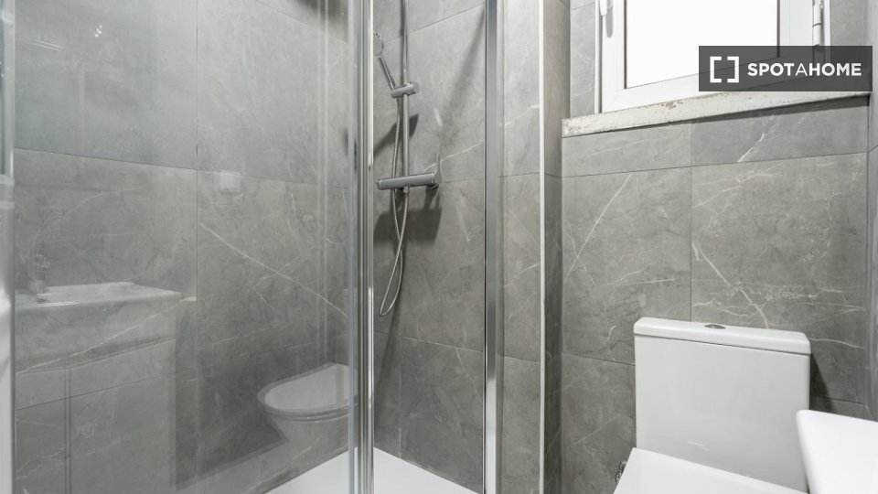 Double room Lisbon, 4 beds — photo 15