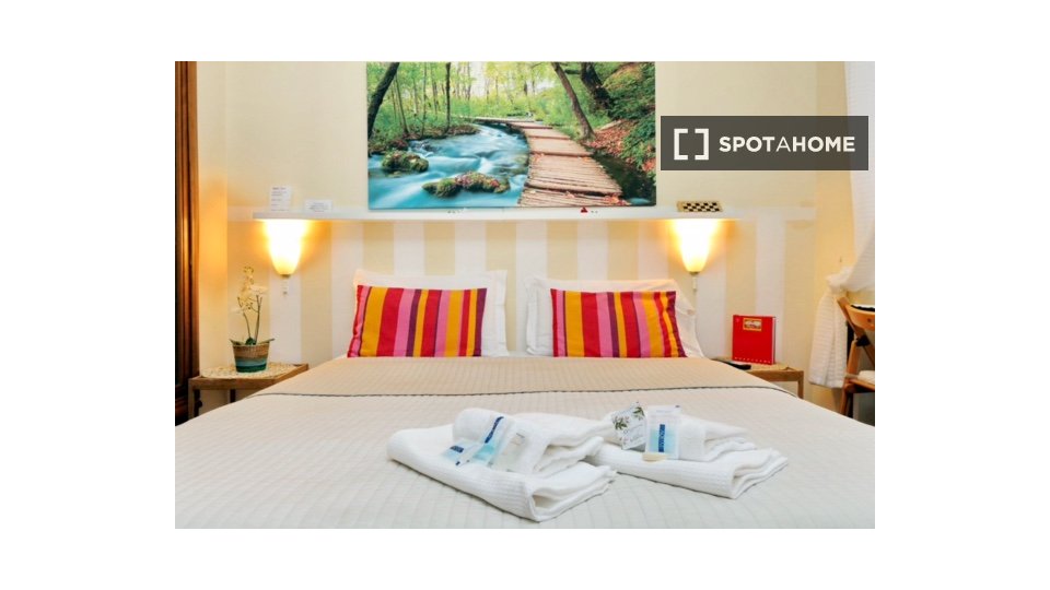 Double room Rome, 3 beds — photo 12
