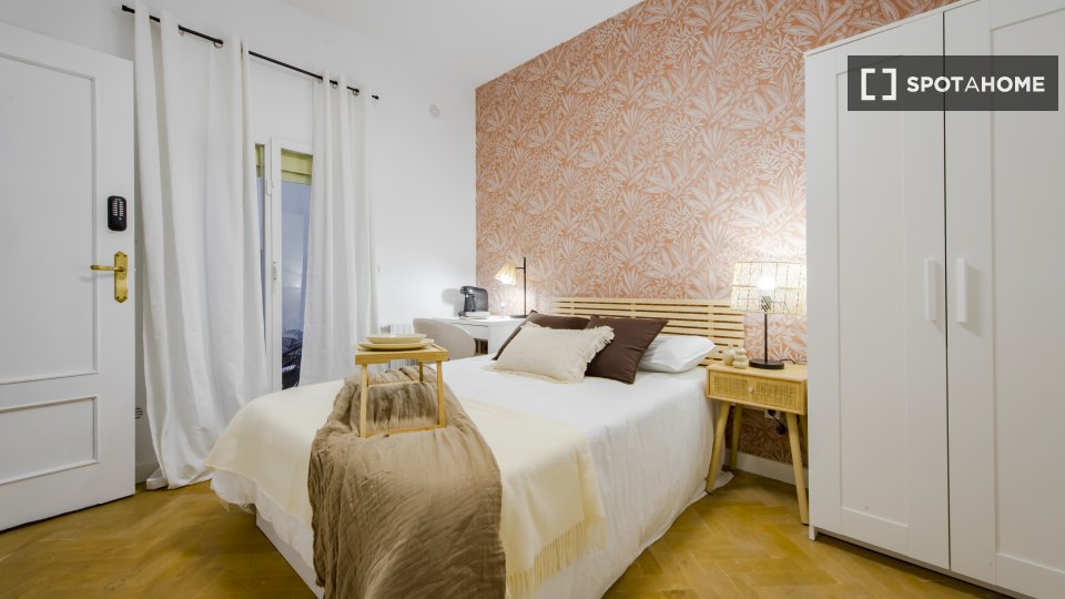 Double room Madrid, 5 beds, 130m² — photo 10