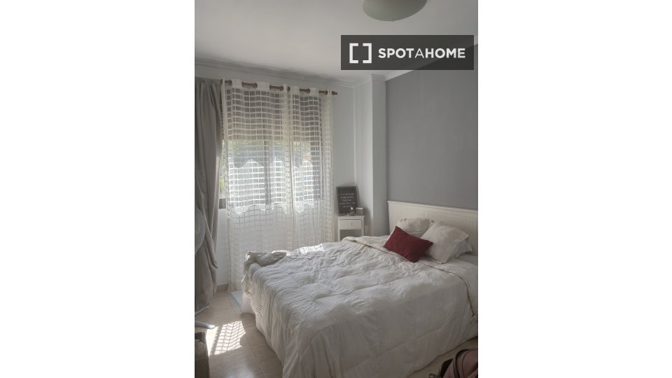 Double room Alicante, 1 bed, 30m² — photo 6