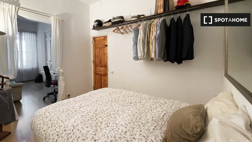 Double room Madrid, 3 beds — photo 17