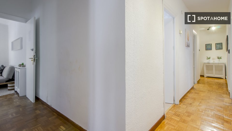 Double room Madrid, 4 beds, 120m² — photo 17
