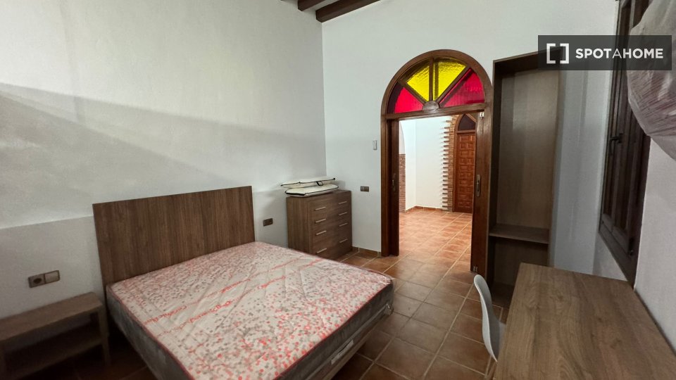 Double room Alicante, 10 beds, 650m² — photo 10