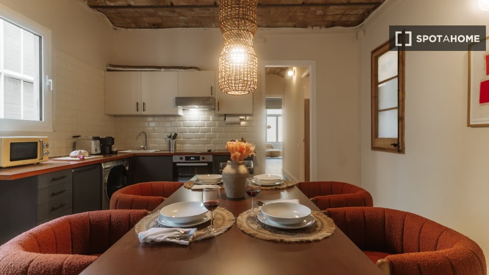 Double room Barcelona, 3 beds, 90m² — photo 1
