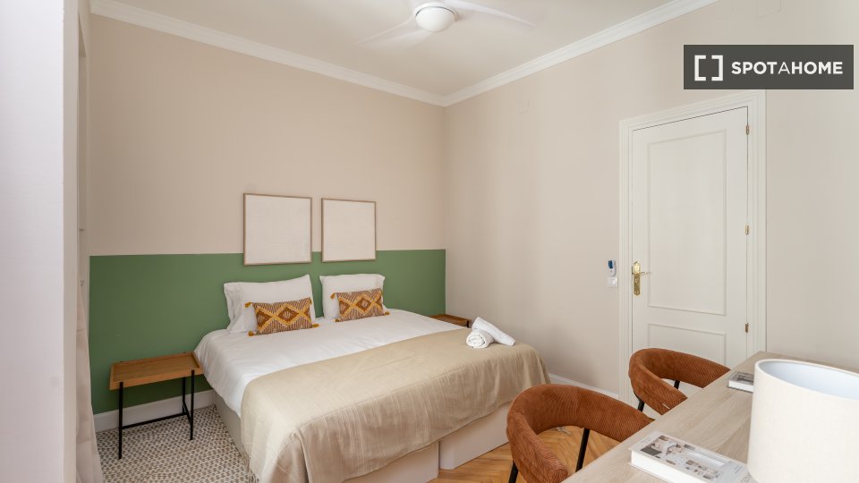 Double room Madrid, 5 beds — photo 6
