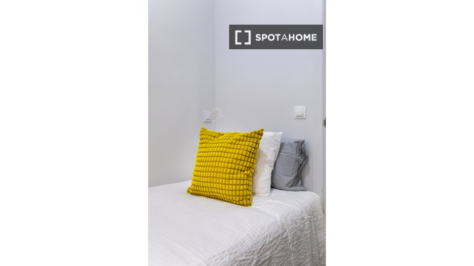 Double room Madrid, 10 beds, 162m² — photo 2