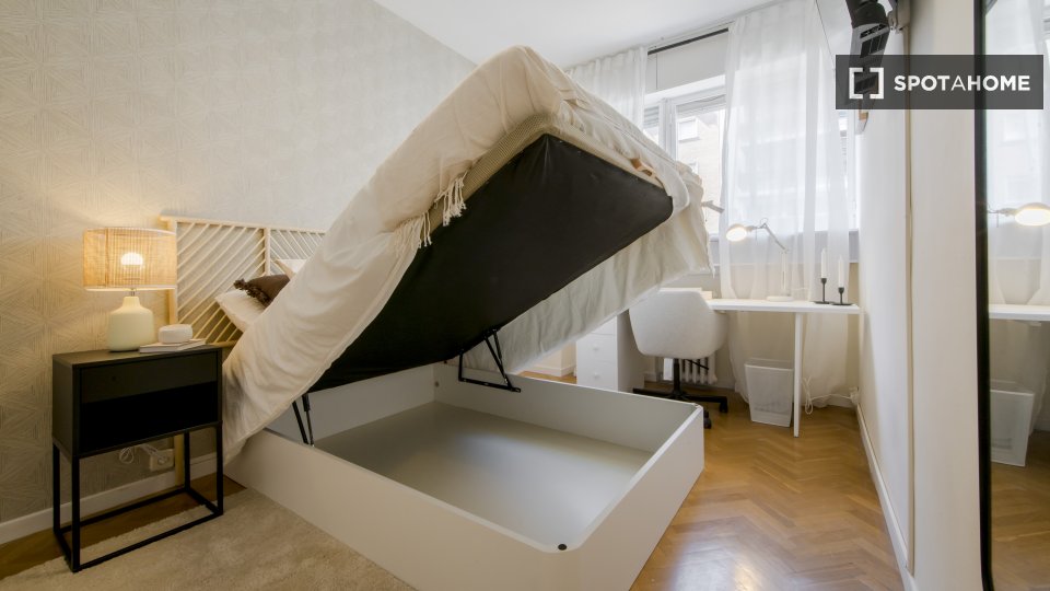 Double room Madrid, 9 beds — photo 9